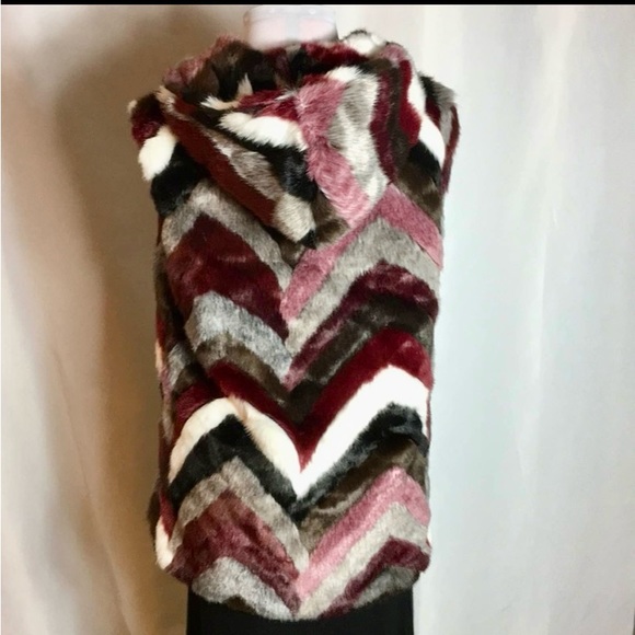 Steve Madden Chevron Faux Fur Hood Vest - Picture 4 of 6